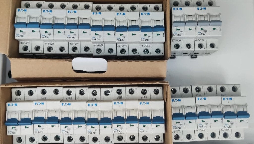 Zekeringen - Automaten 15 x 20A  2P + 2x 16A 2P, Ophalen of Verzenden, Zo goed als nieuw, Eaton, Overige typen