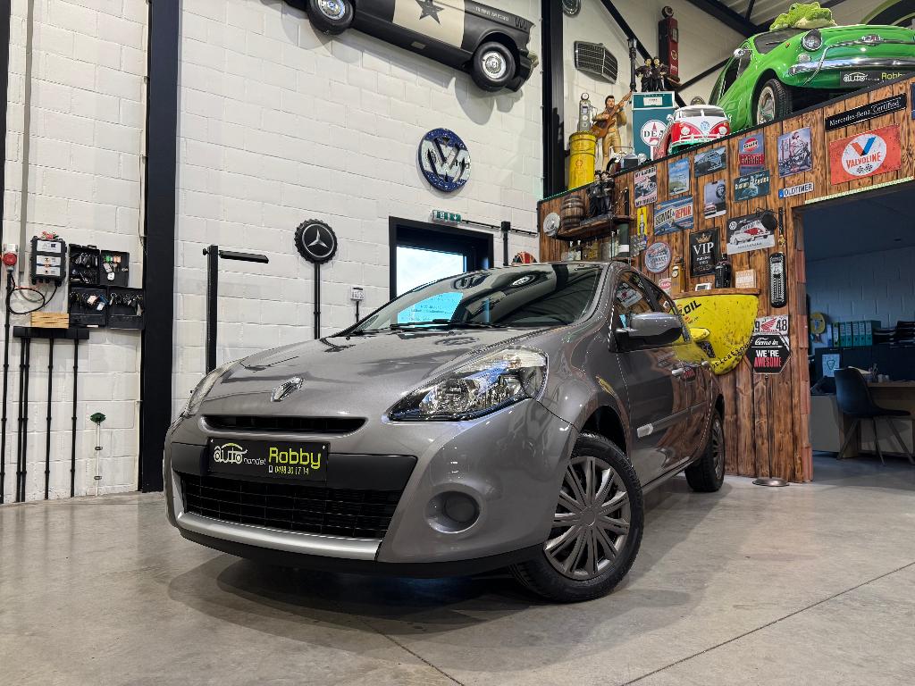 RENAULT CLIO 1.2 BENZINE - 57.000 KM - TOPSTAAT - GARANTIE -, Auto's, Renault, Voorwielaandrijving, Euro 5, Stof, Zwart