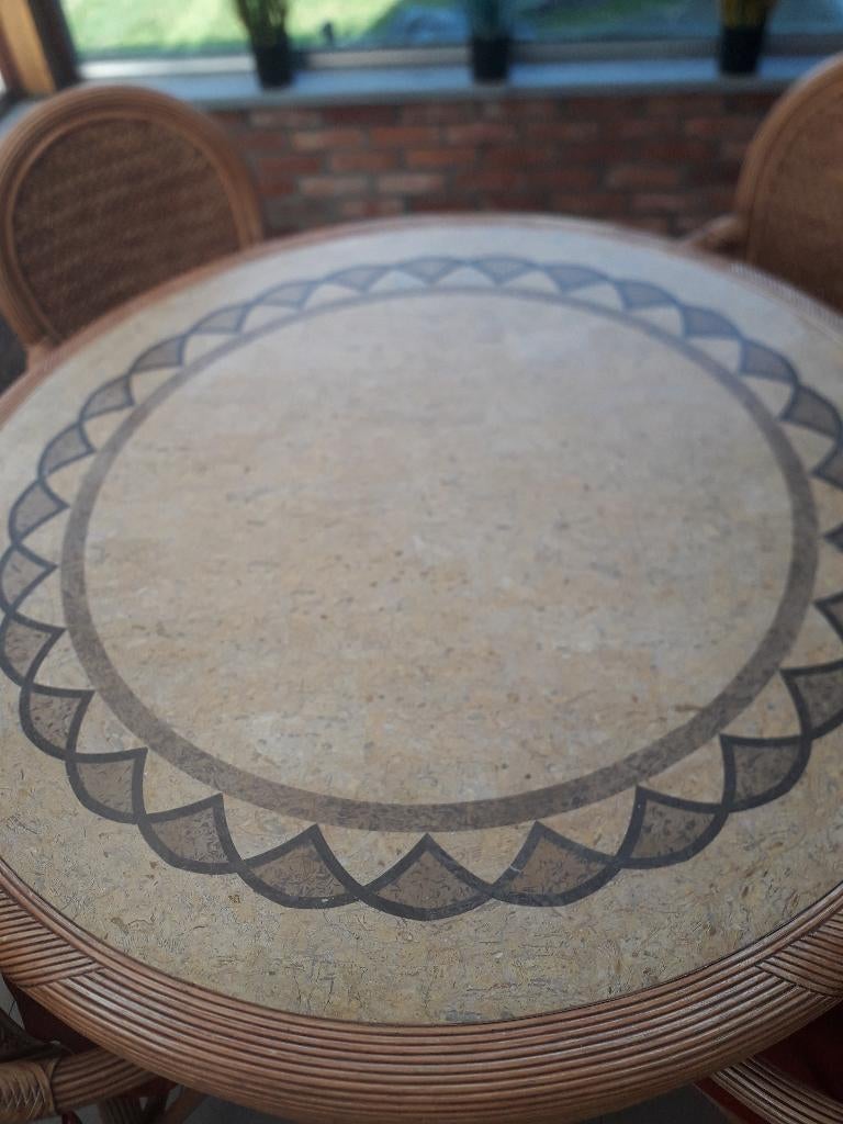 Rotan tafel met 4 stoelen in heel goede staat., Tuin en Terras, Ophalen, 4 zitplaatsen, Gebruikt, Rotan