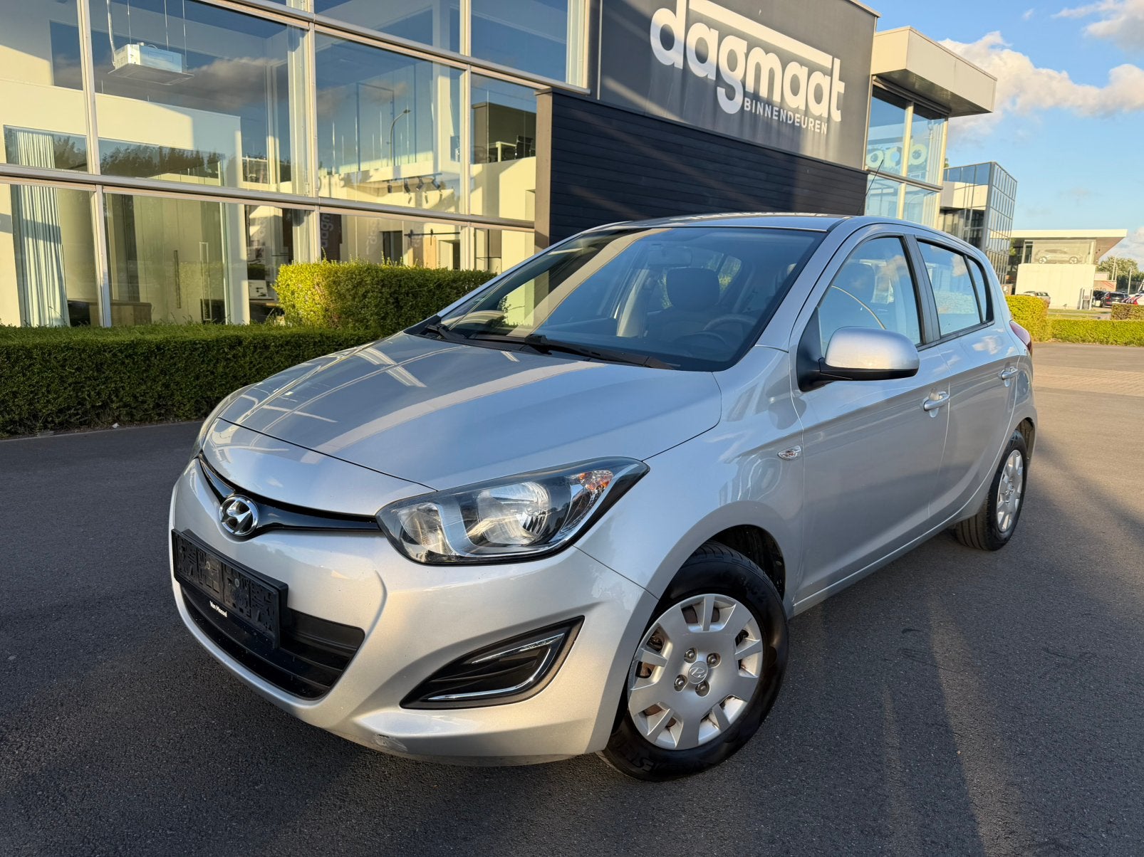 Hyundai i20 1.2benzine, 2015, km 136.800, Auto's, Hyundai, Voorwielaandrijving, Stof, Bedrijf, Handgeschakeld
