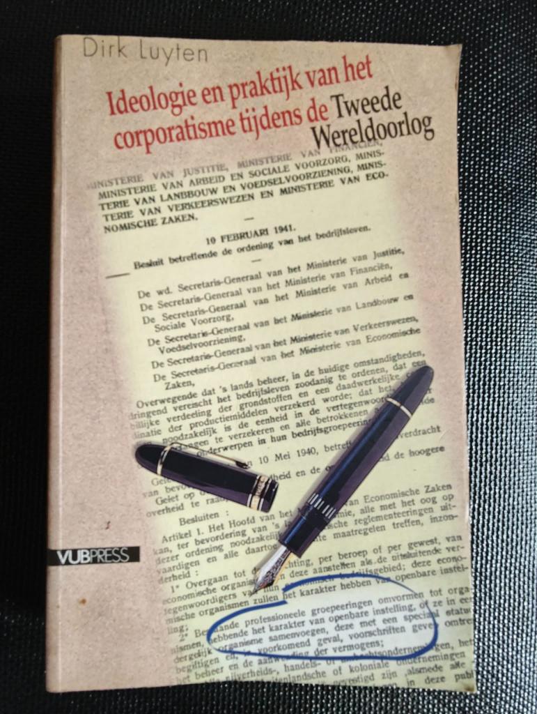Ideologie en praktijk tijdens ww2, Boeken, Ophalen of Verzenden, Tweede Wereldoorlog, Gelezen