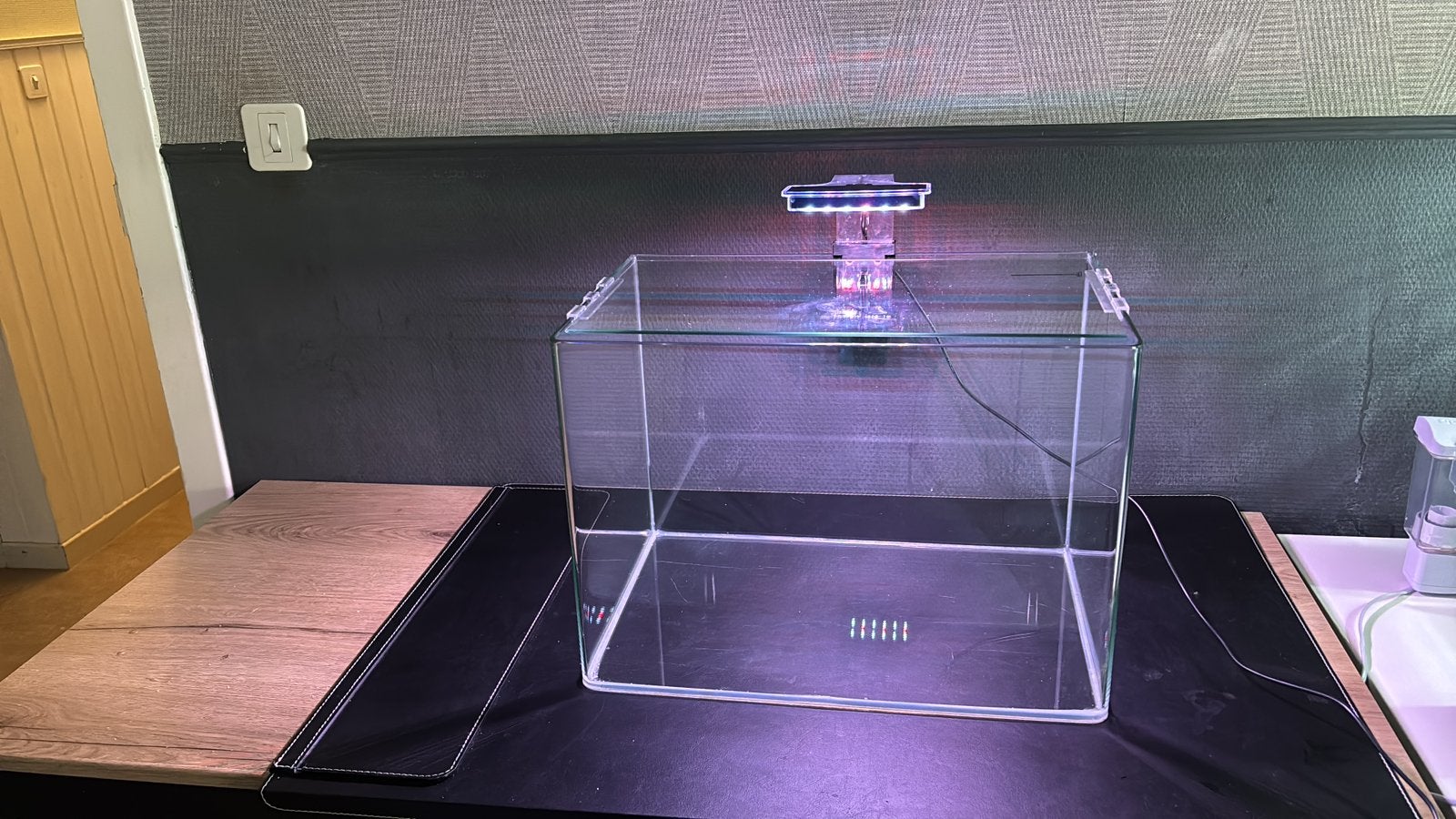Aquarium Aqua D'ella Urbyss R4  45l, Ophalen, Inclusief deksel, Zo goed als nieuw, Leeg aquarium