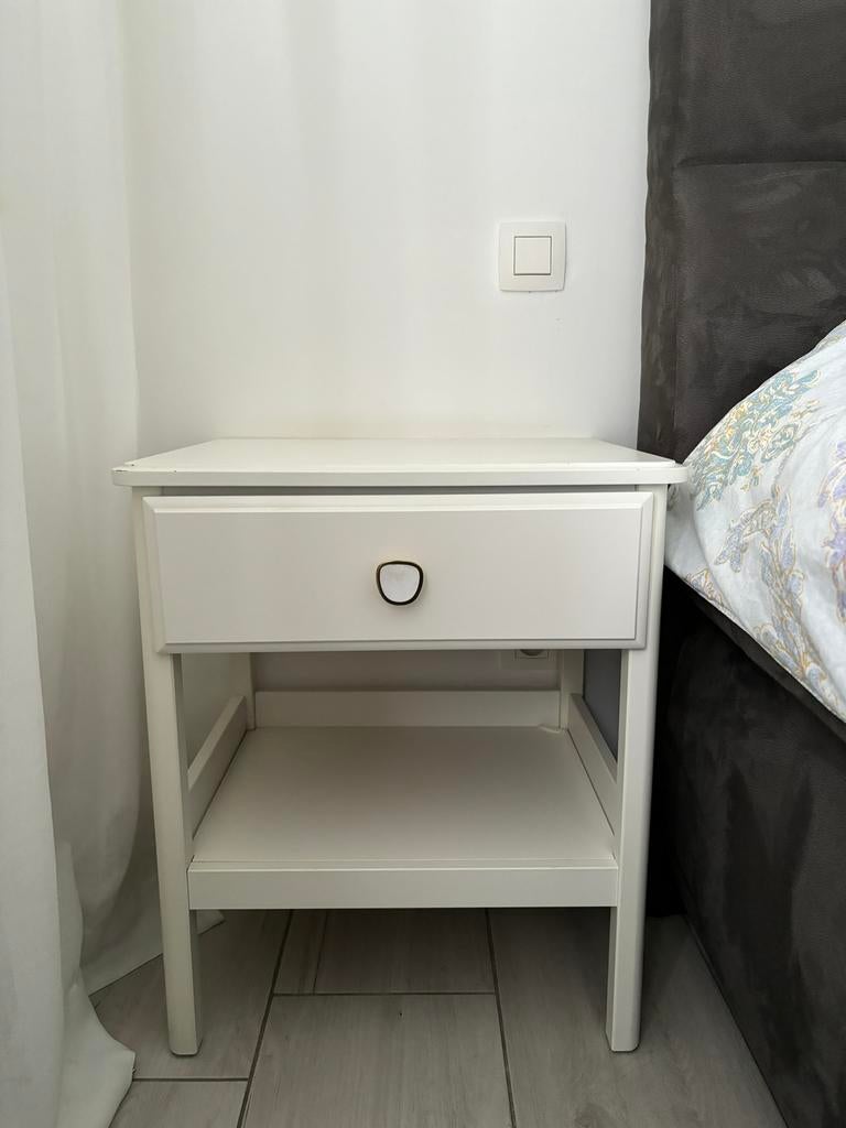 Ikea nachtkastje, Ophalen, Zo goed als nieuw, Hout