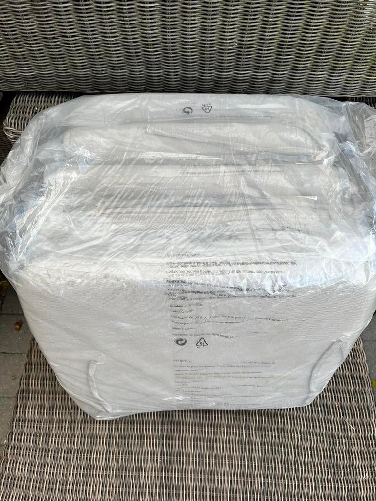 6 taupe kleurige kussens - nieuw in verpakking, Huis en Inrichting, Ophalen of Verzenden, Nieuw