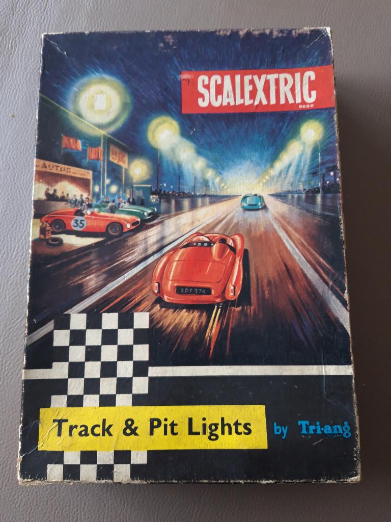 SCALEXTRIC - TRACK & PIT LIGHTS, Ophalen