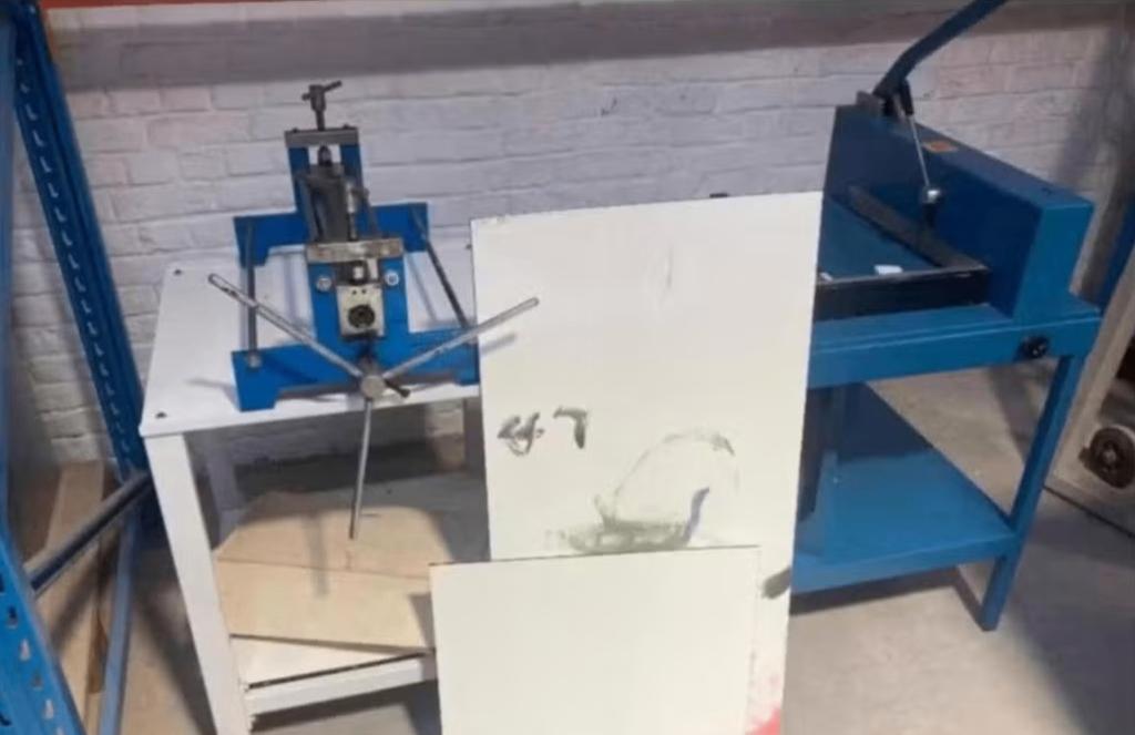 vang gravure drukpers + snijmachine dahle, Enlèvement, Gravure