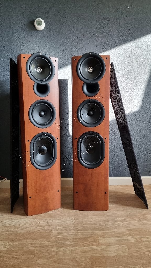 KEF Q11 dans la couleur unique Bois de cerisier (état neuf), Enlèvement ou Envoi, Bass-reflex, Comme neuf, 150 watts ou plus