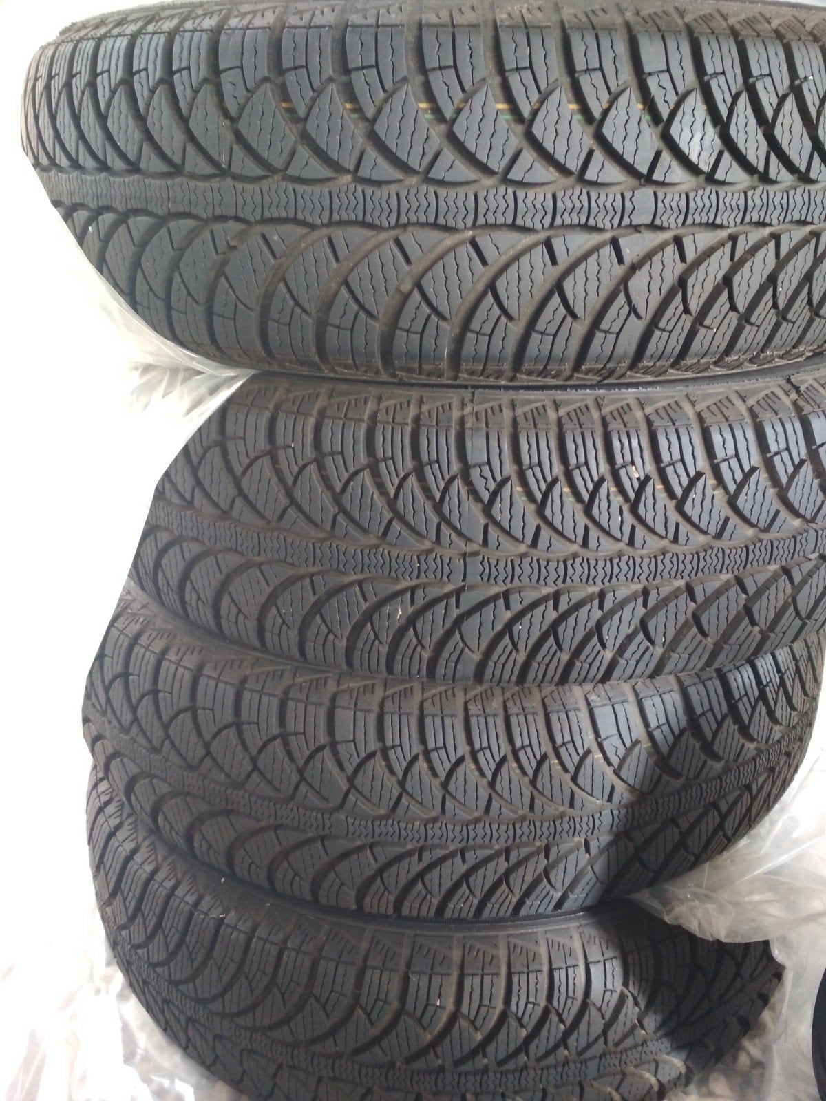 4 winterbanden Montero 3 185/65 R15 88T, Auto-onderdelen, Ophalen, Gebruikt, 15 inch, Band(en)