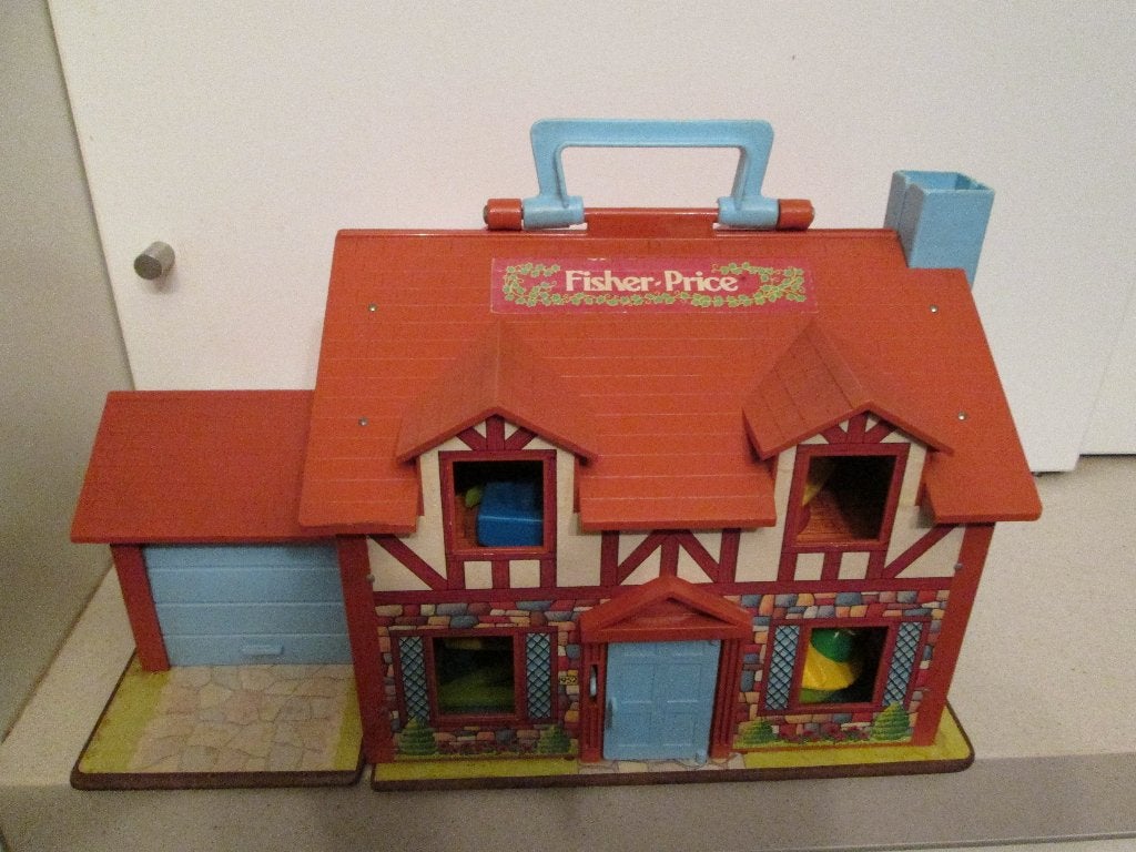 vintage Fisher-Price huisje met 4 poppetjes , auto, Ophalen of Verzenden, Gebruikt, Speelset, Met geluid
