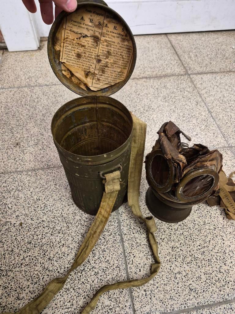 Frans Wo1 ARS gasmasker gebruikt door Belgen, Ophalen