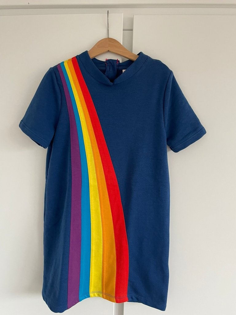 K3 regenboogjurk maat 128 (Studio 100 by JBC), Robe ou Jupe, JBC, Comme neuf, Enlèvement