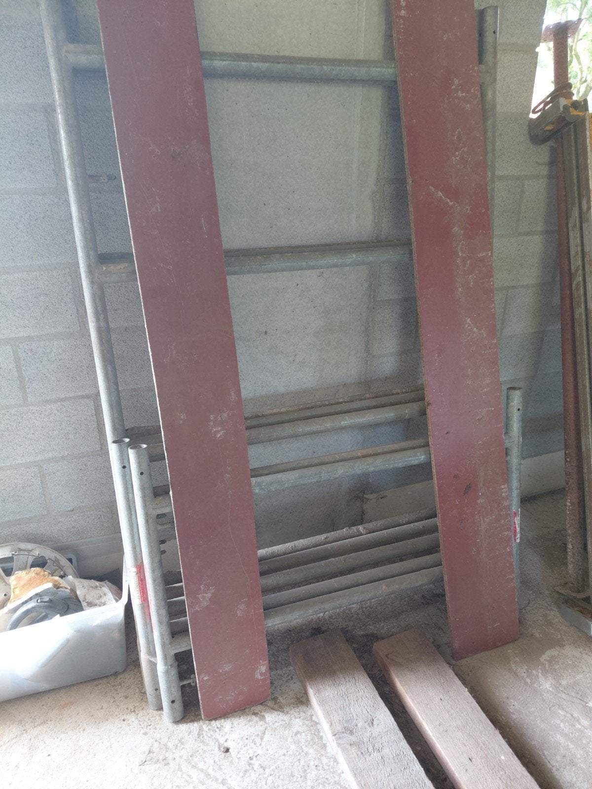 Betonplaten, Ophalen