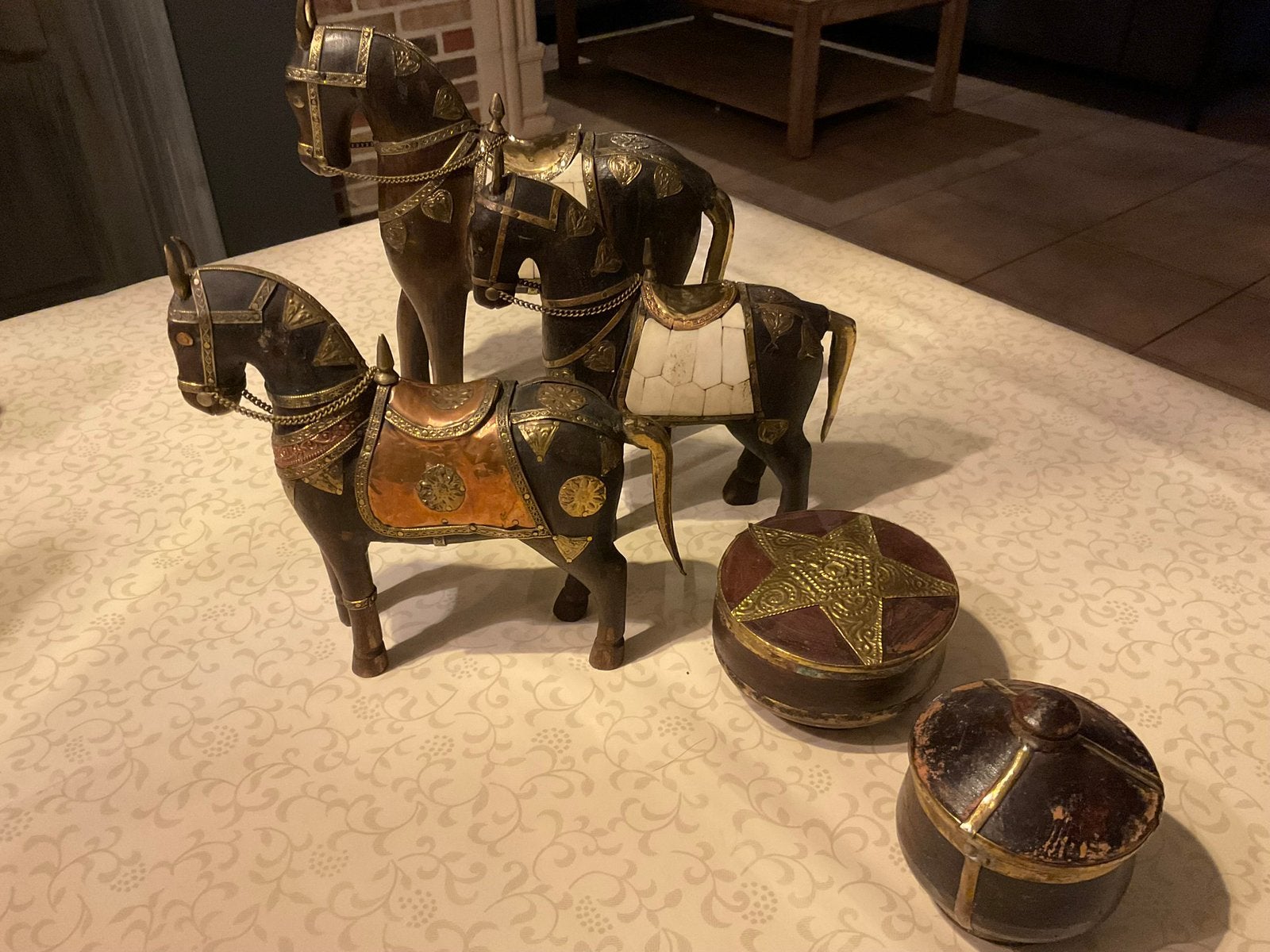 Houten paardjes met mooie afwerking, Ophalen, Zo goed als nieuw
