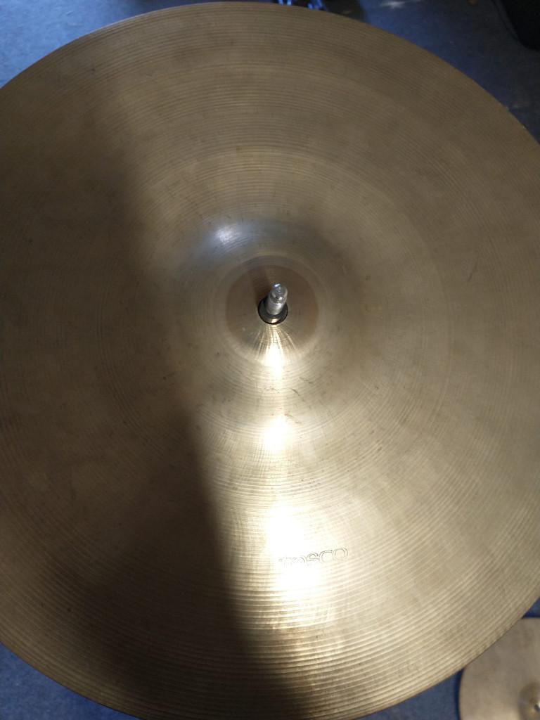 In prijs verlaagd:Allerlei bekkens (o.a. Zildjan Avedis 70s), Enlèvement
