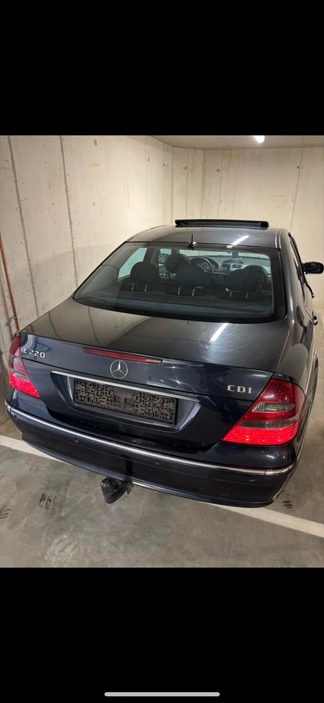 Mercedes E220 W211 Euro 3, Auto's, Mercedes-Benz, Automaat, Achterwielaandrijving, 4 cilinders, Zwart