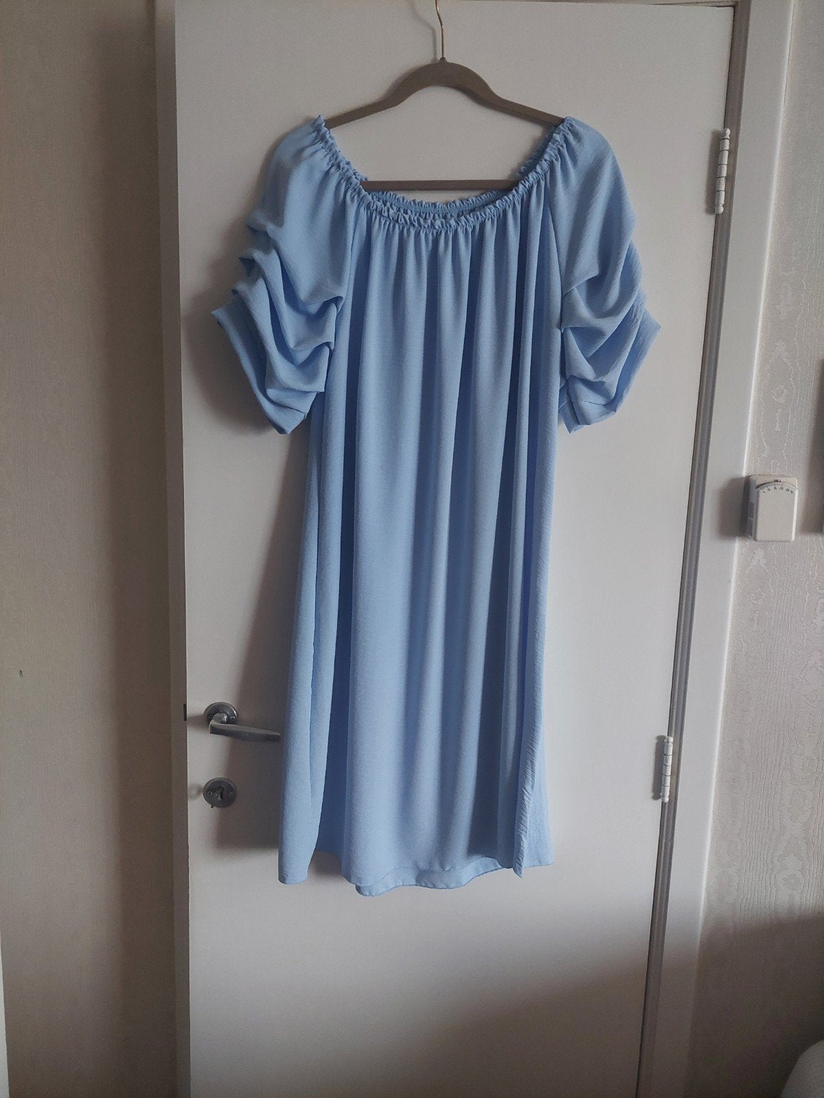 Tres belle robe bleue clair nouvelle, Vêtements | Femmes, Enlèvement