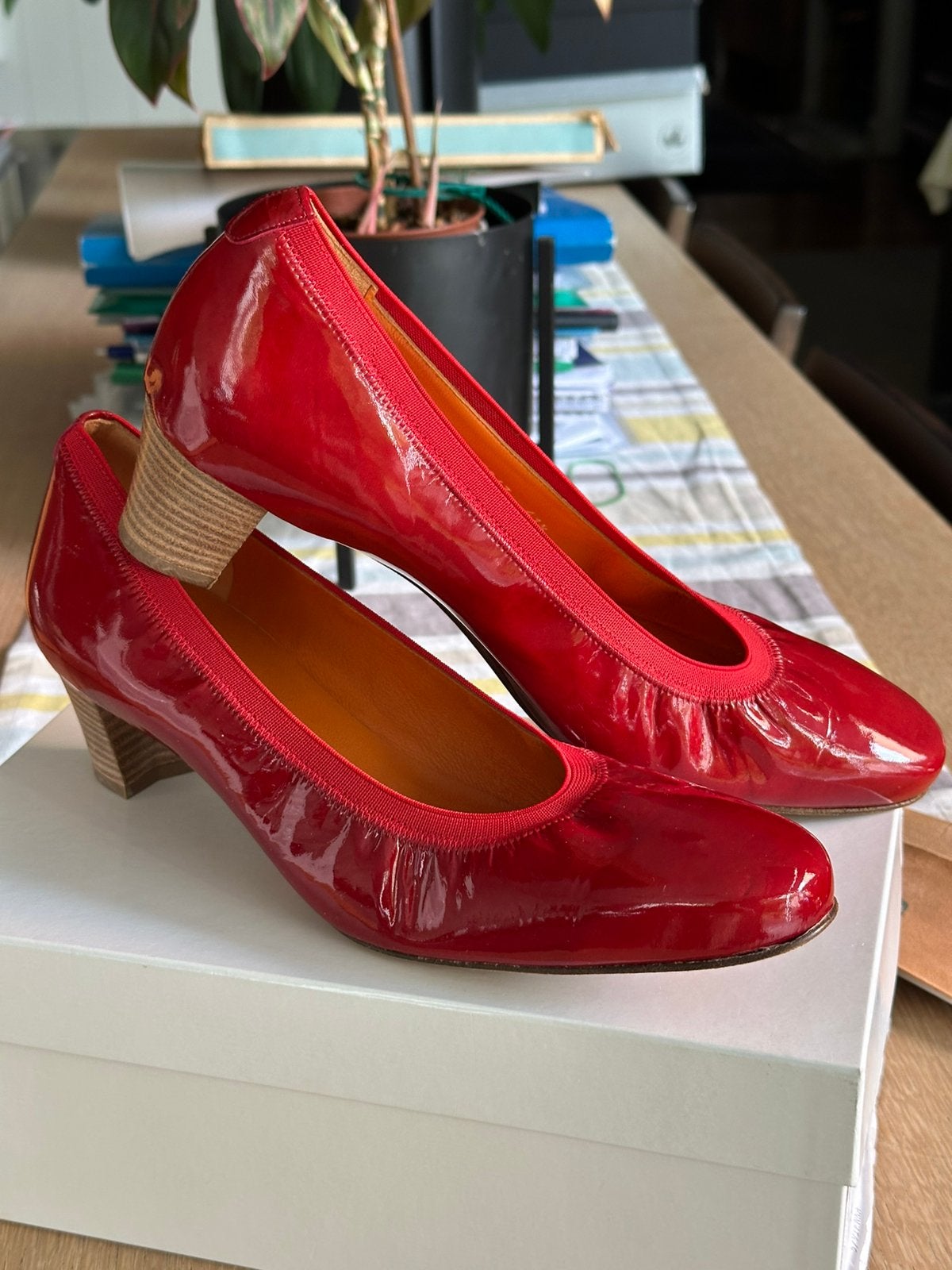 Nieuwe lakleder pumps van FINEST, maat 41,5, Kleding | Dames, Pumps, Nieuw, Ophalen of Verzenden, Rood