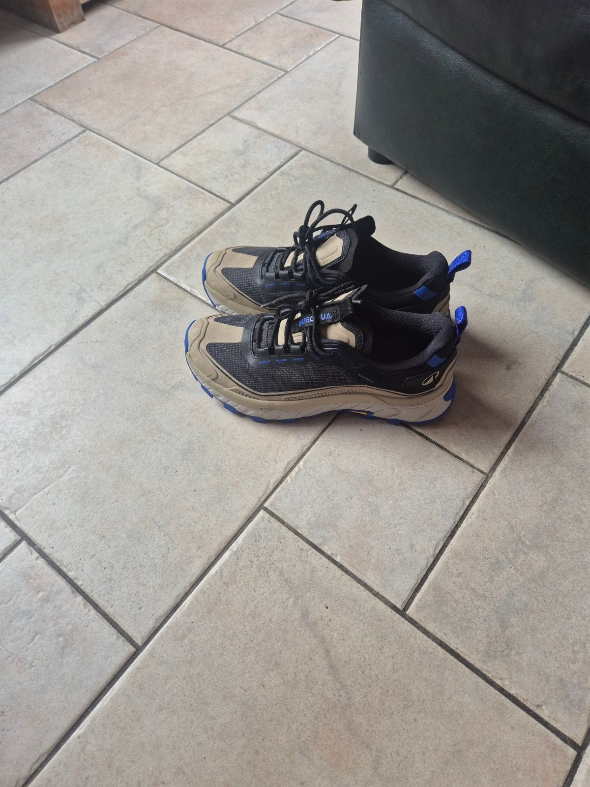 Wandelschoenen maat 43, Ophalen
