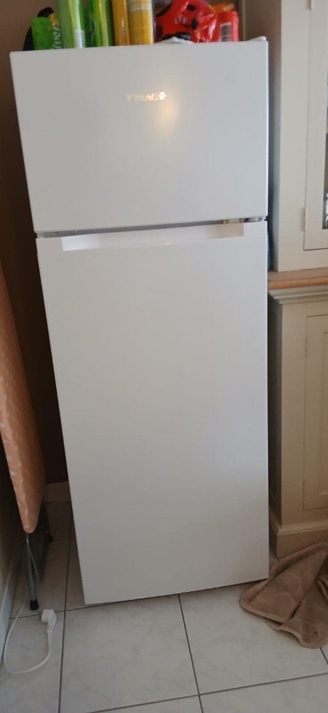 Te Koop - ijskast Koel & Vries combinatie merk FRIAC, Elektronische apparatuur, Ophalen, 200 liter of meer, Met aparte vriezer