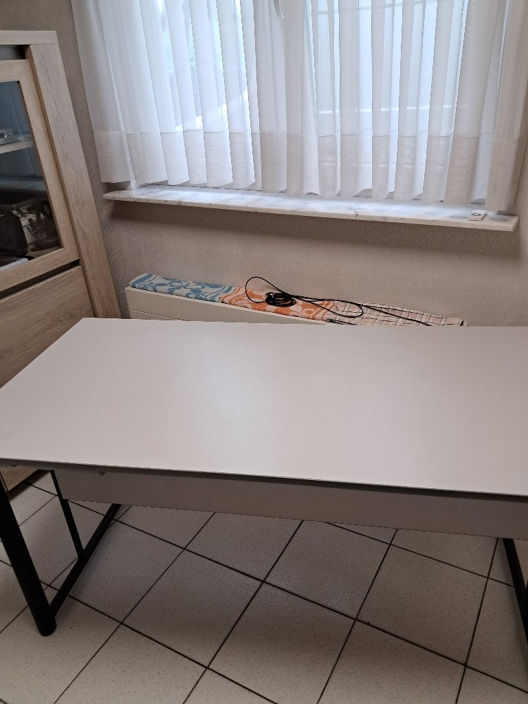 mooie bureau ,bureel in prima staat  KOOPJE, Huis en Inrichting, Bureaus, Ophalen