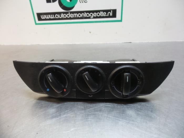 Panneau de commandes chauffage d'un Volkswagen Polo (Polo 01, Volkswagen, -, 3 mois de garantie, Utilisé