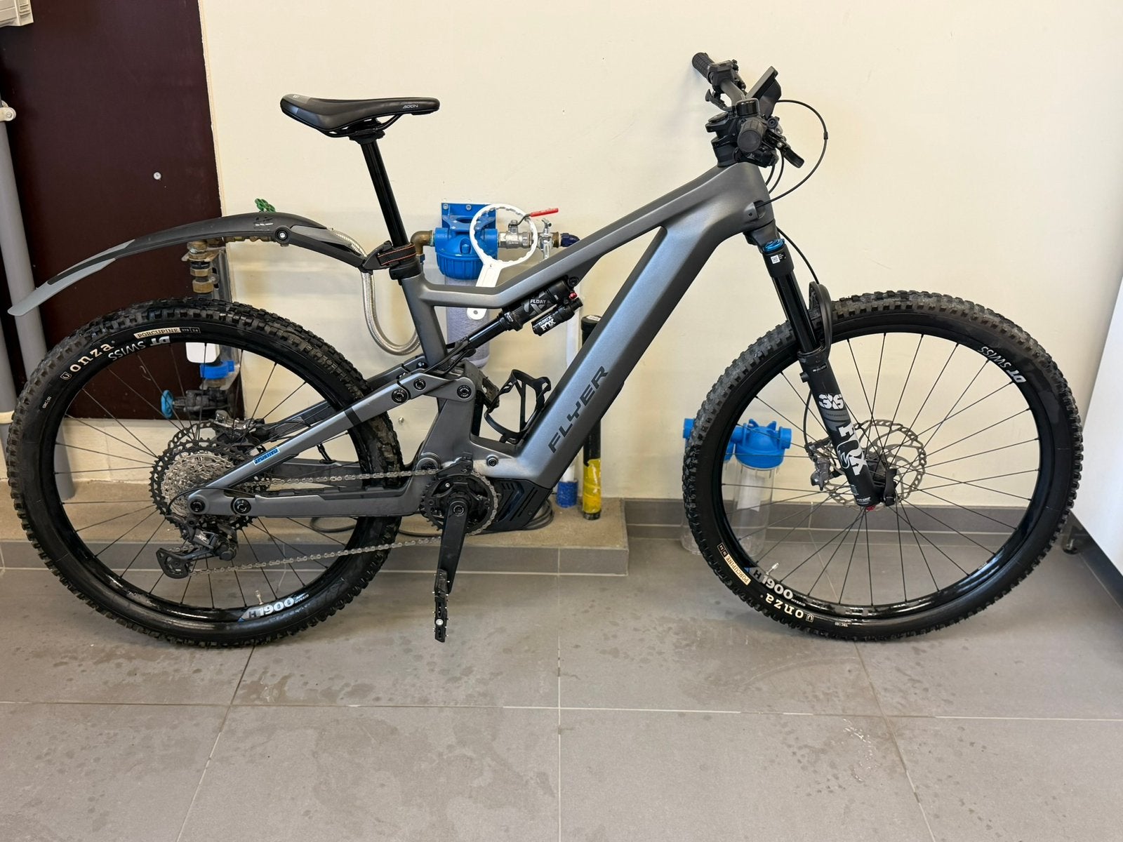 Elektronische mountainbike, Fietsen en Brommers, Ophalen, Zo goed als nieuw