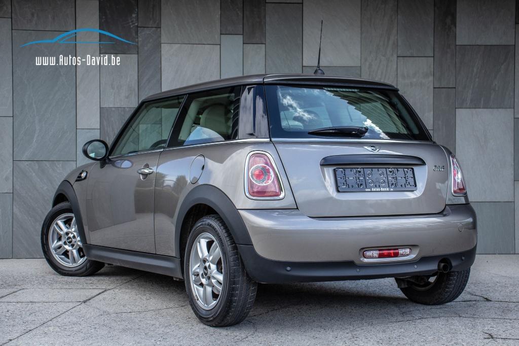 Mini Cooper One 1.6i/Cuir/Régulateur de vitesse/Airco, Cuir, Argent ou Gris, Achat, Capteur de lumière