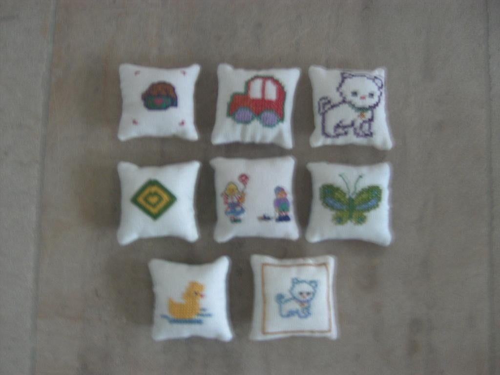 mini geborduurde kussentjes, Hobby & Loisirs créatifs, Broderie & Machines à broder, Enlèvement, Neuf