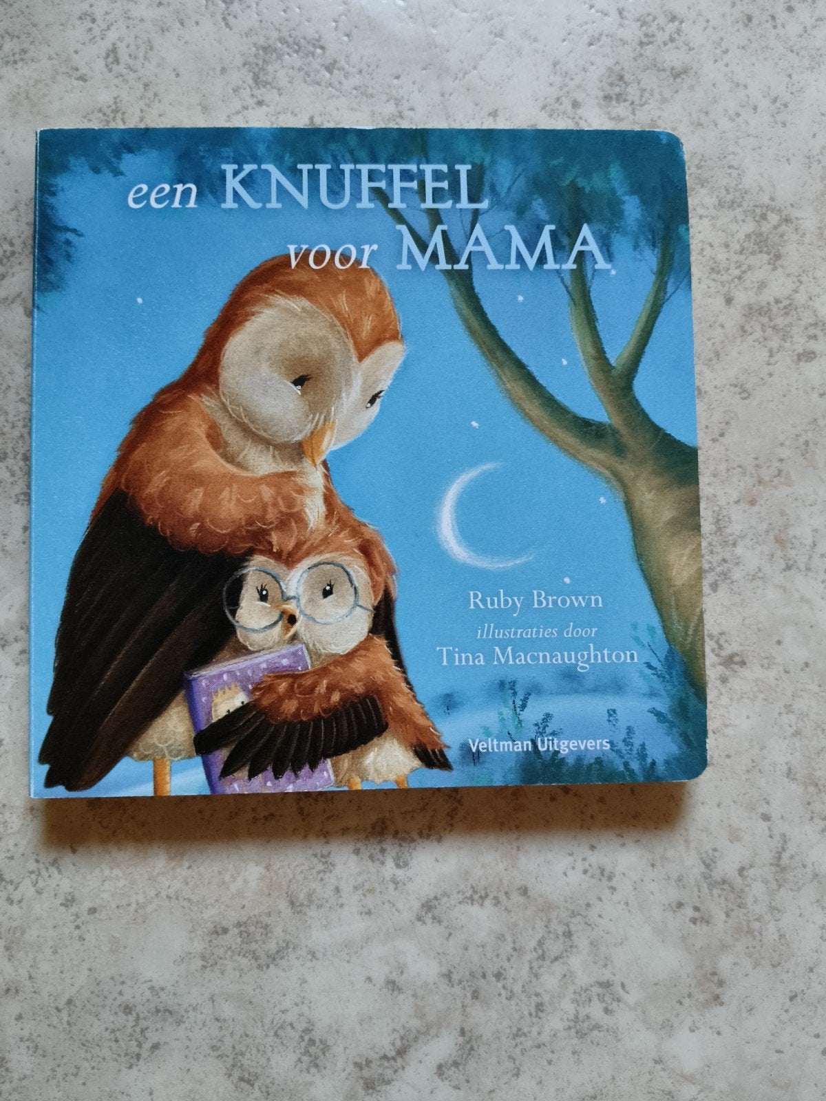 kleuterboek een knuffel voor mama kartonboek, Enlèvement