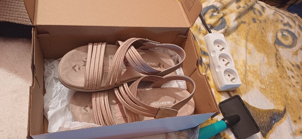 Sketchers Sandalen, Skechers, Beige, Gedragen, Sandalen of Muiltjes