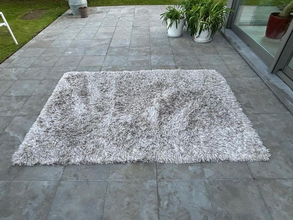 Modern tapijt grijstinten, Ophalen