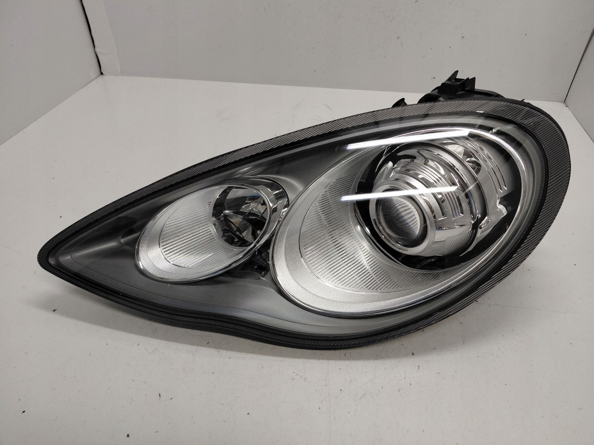 Porsche Panamera Koplamp Links 970.631.057.05, Gebruikt, Porscheplatz 1
70435  Stuttgart, DE, Porsche, Info@porsche.de