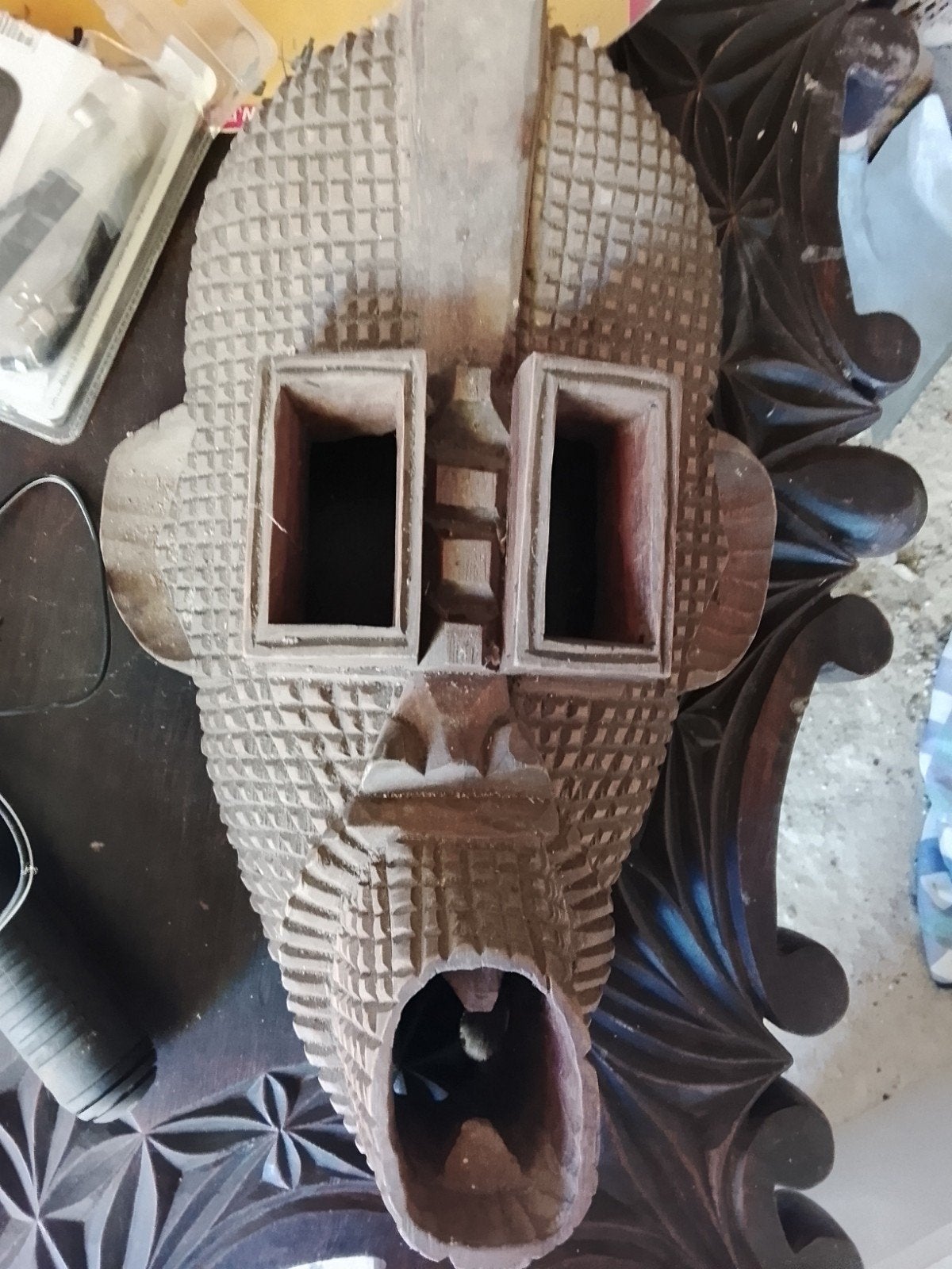 Afrikaans masker, Ophalen