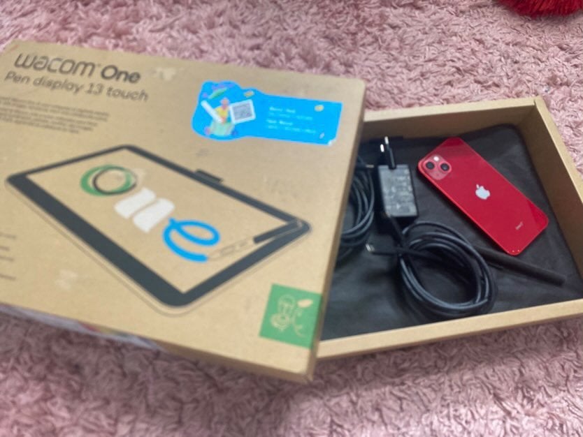 iPhone 13 Rood+Wacom One 13 Touch Tekentablet – Complete Set, Ophalen of Verzenden, Zo goed als nieuw