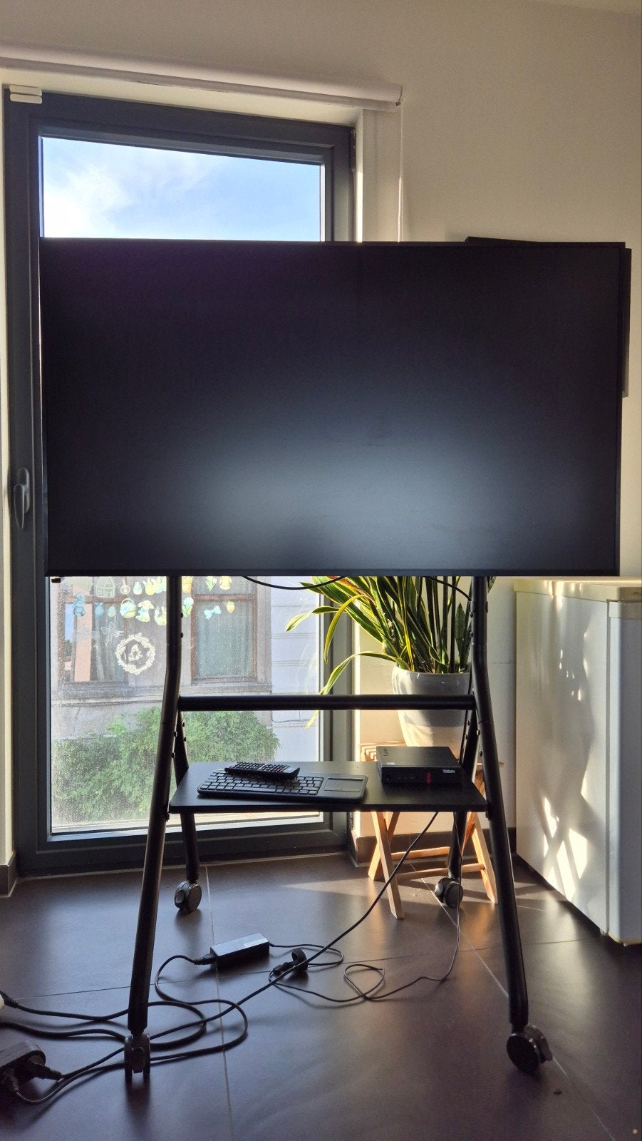 LG 55" Signage Monitor op stevig statief, Informatique & Logiciels, Moniteurs, HDMI, IPS, Reconditionné, Ultra HD (4K)