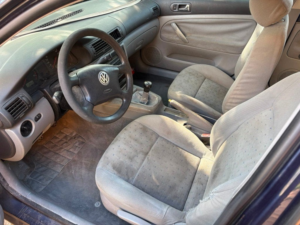 Volkswagen Passat 1.8I  184.790 KM  TREKHAAK, Voorwielaandrijving, Stof, 1789 cc, Zwart