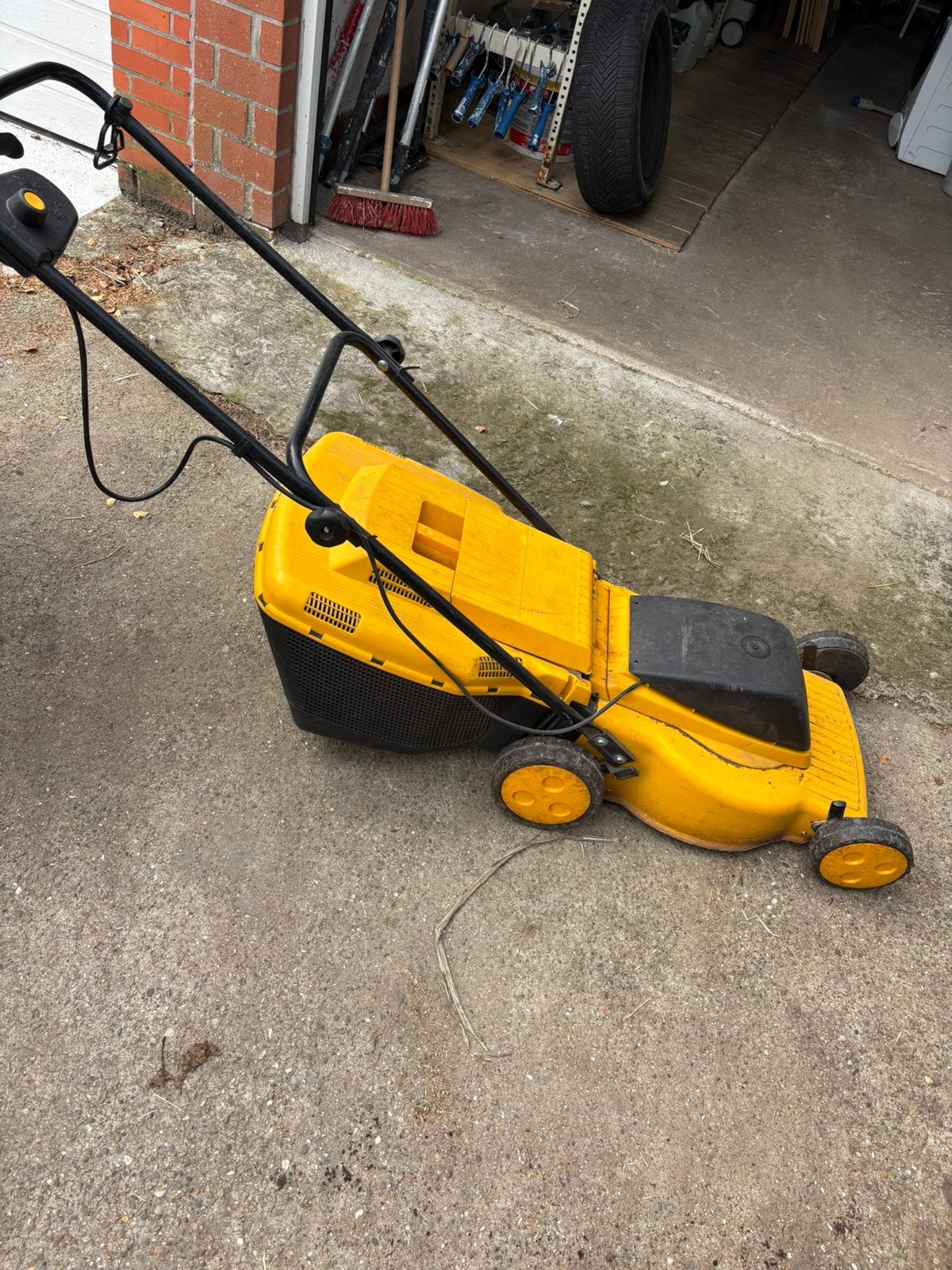 Grasmachiene, Tuin en Terras, Ophalen, Gebruikt, Elektrische grasmaaier, Opvangbak
