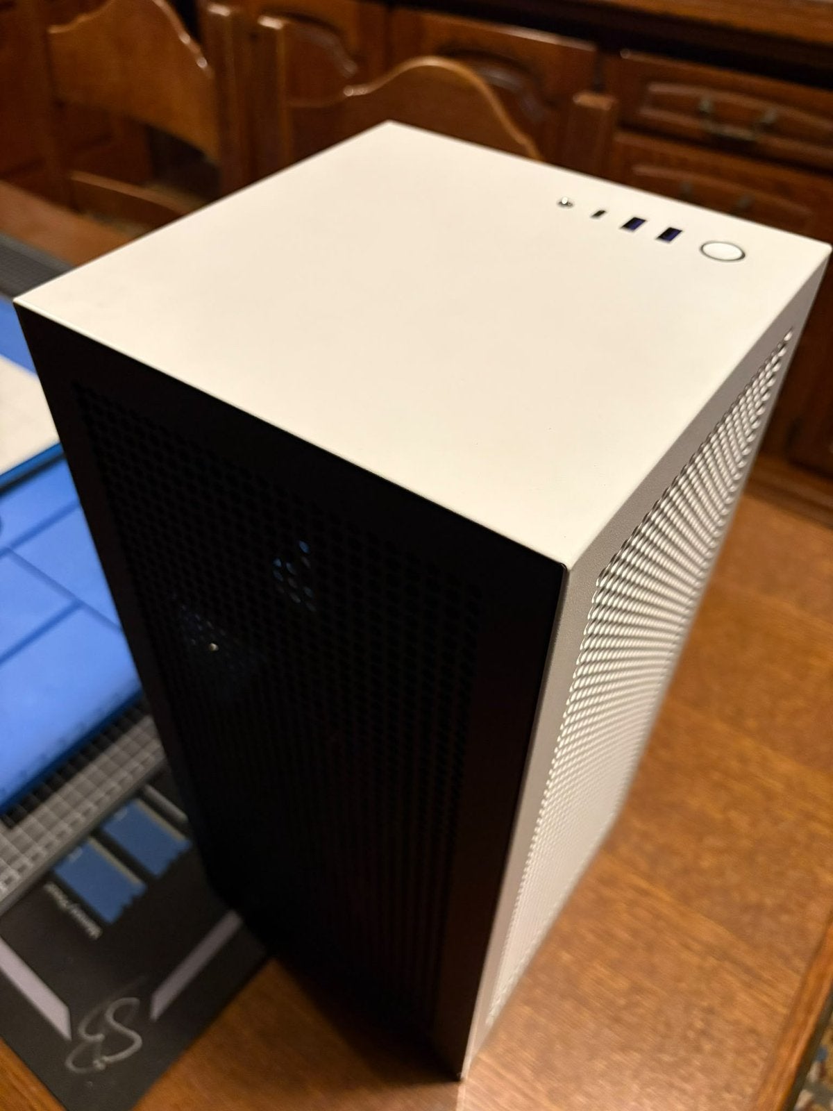 NZXT H1 case incl AIO cooler, Ophalen of Verzenden, Zo goed als nieuw