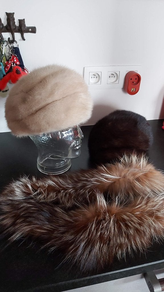 2x muts, hoed, in pels, + kraag/sjaal, vintage, Vêtements | Femmes, Enlèvement ou Envoi, Comme neuf, Chapeau