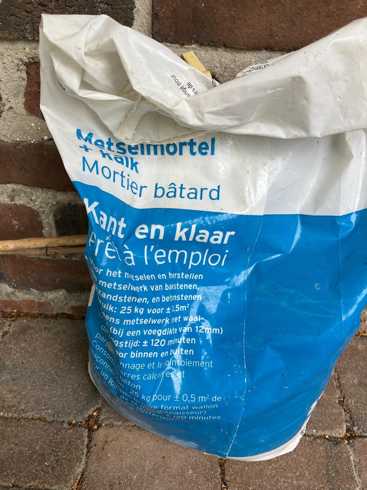 Gratis: zak metselmortel + kalk (kant-en-klaar), Doe-het-zelf en Bouw, Metselstenen, Ophalen, Zo goed als nieuw, Bakstenen