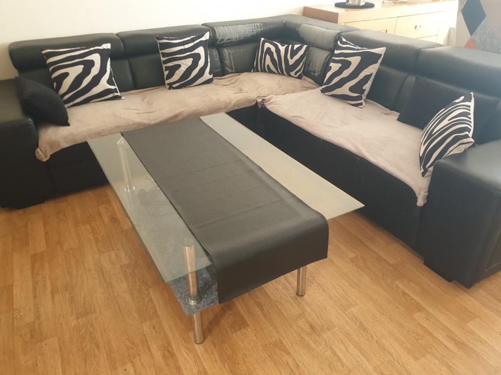 Salon complet avec les fauteuils les oreillers et la table, Enlèvement ou Envoi