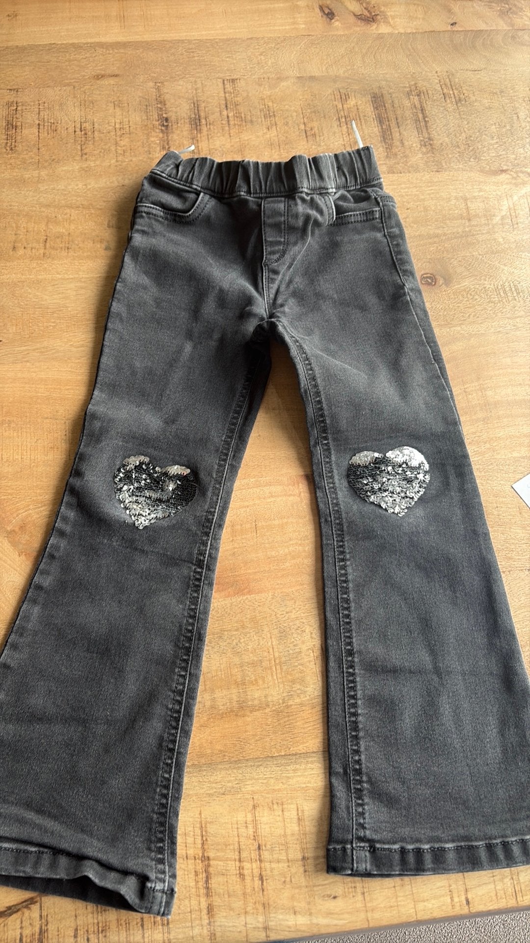 Jean flare fille C&A 6 ans 116cm - gris coeur paillettes, Enlèvement ou Envoi, Comme neuf, Fille