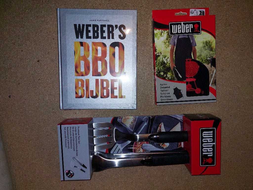 Weber pakket (BBQ Bijbel, barbecueschort, premium toolset), Tuin en Terras, Barbecue-accessoires, Nieuw, Ophalen of Verzenden