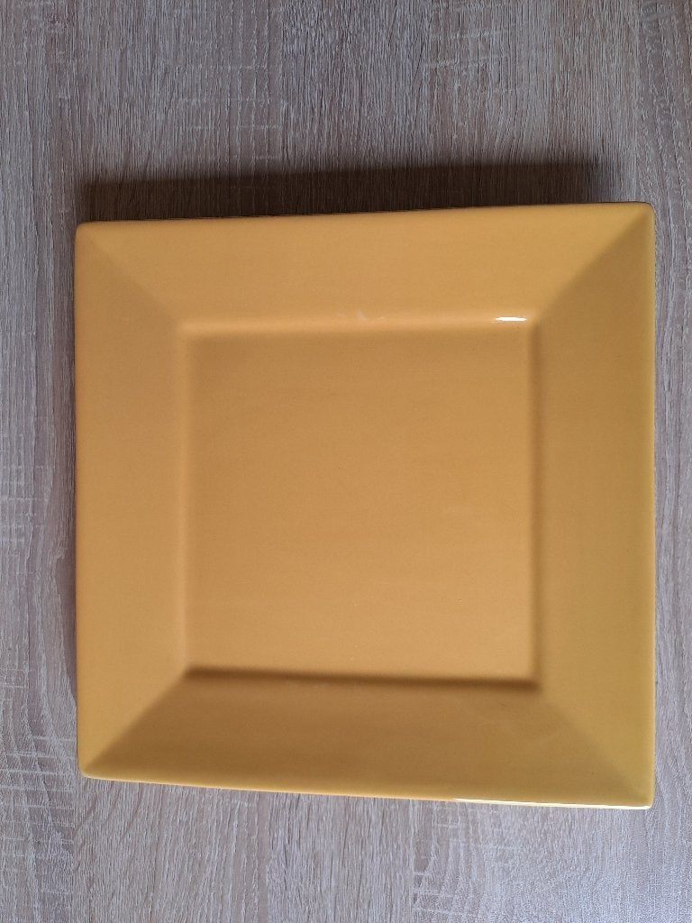 Service de vaisselle : 44 assiettes carrées - jaune, Maison & Meubles, Cuisine | Vaisselle, Utilisé, Assiettes(s), Porcelaine