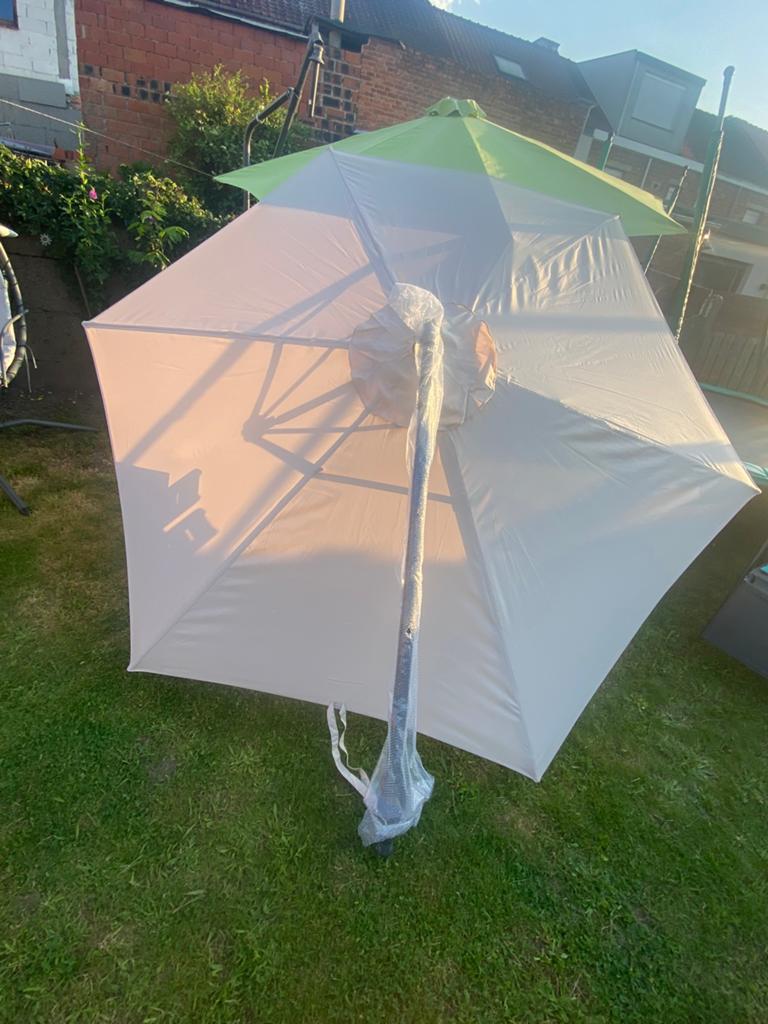 Zweef parasol nieuw van 3m met voet + hoes, Tuin en Terras, Ophalen, Zo goed als nieuw
