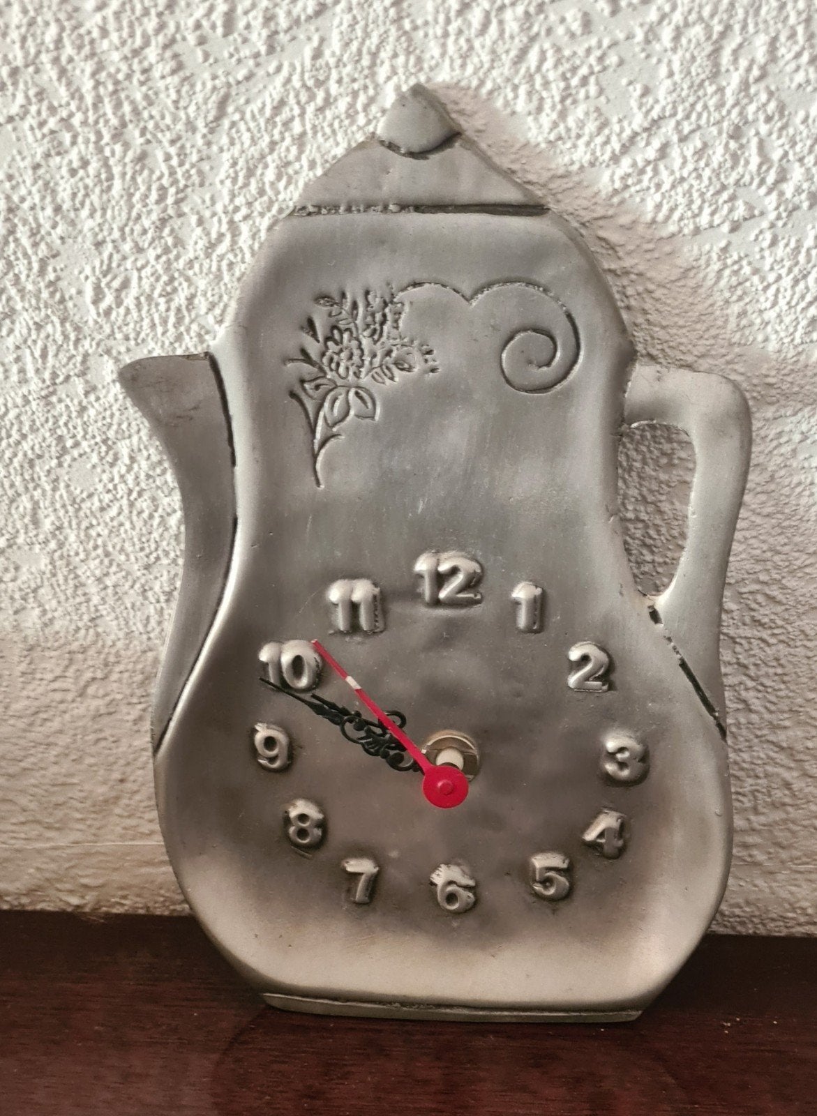 Horloge en étain 92%, Enlèvement
