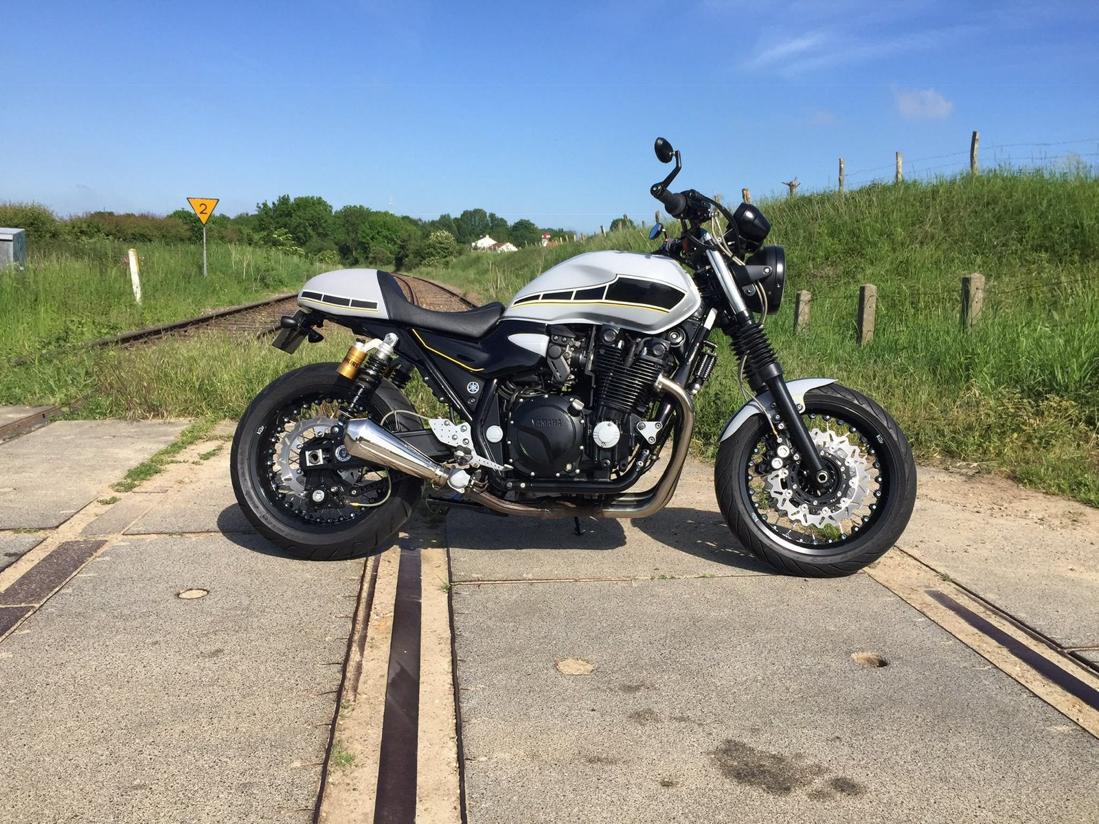 Te koop: unieke Yamaha XJR 1300 Café Racer – 2009, Motoren, 4 cilinders, Gebruikt, Particulier, Naked bike
