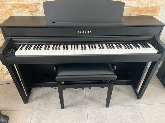 Piano  YAMAHA CLP 745 CLAVINOVA + siège, Muziek en Instrumenten, Ophalen, Zo goed als nieuw, Zwart, Piano