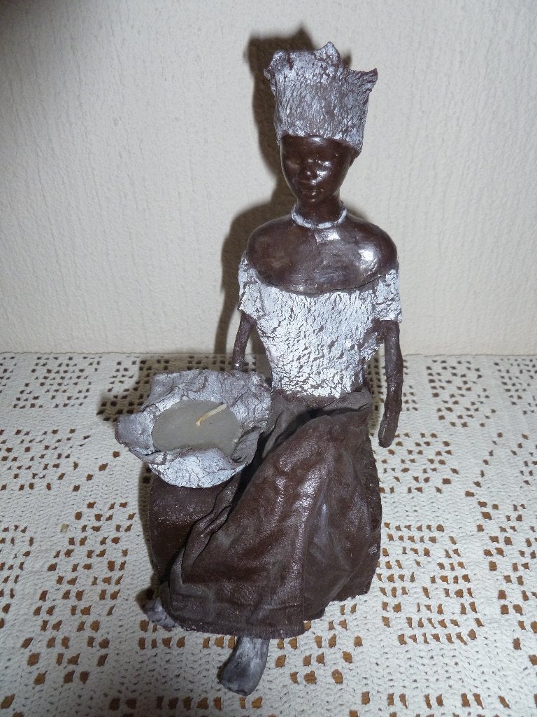 Handgemaakt beeldje van vrouw, met theelichthouder, Antiek en Kunst, Ophalen of Verzenden