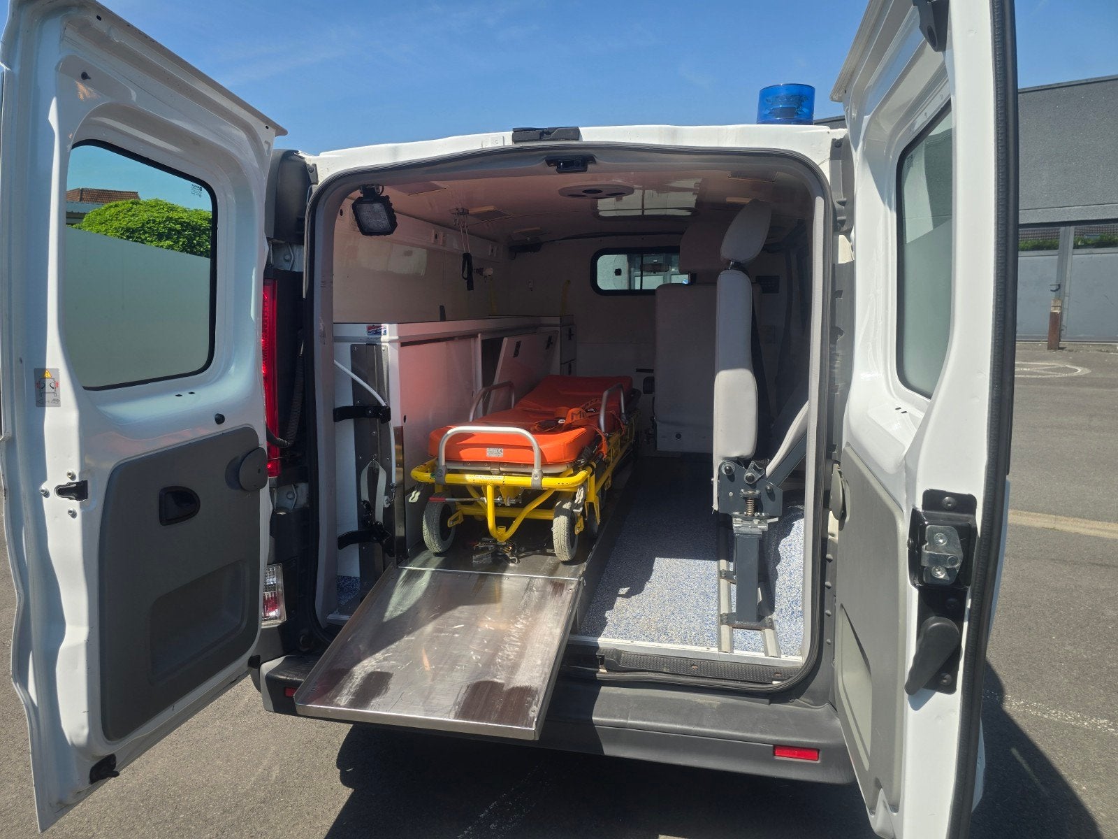 Ambulance Renault trafic 2.0dci fuulll équipe, Euro 5, Entreprise, Diesel, 4 cylindres
